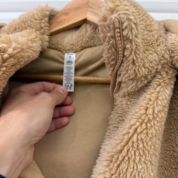 Alo Yoga Sherpa Foxy Hooded Jacket Small - Picture 7 of 8